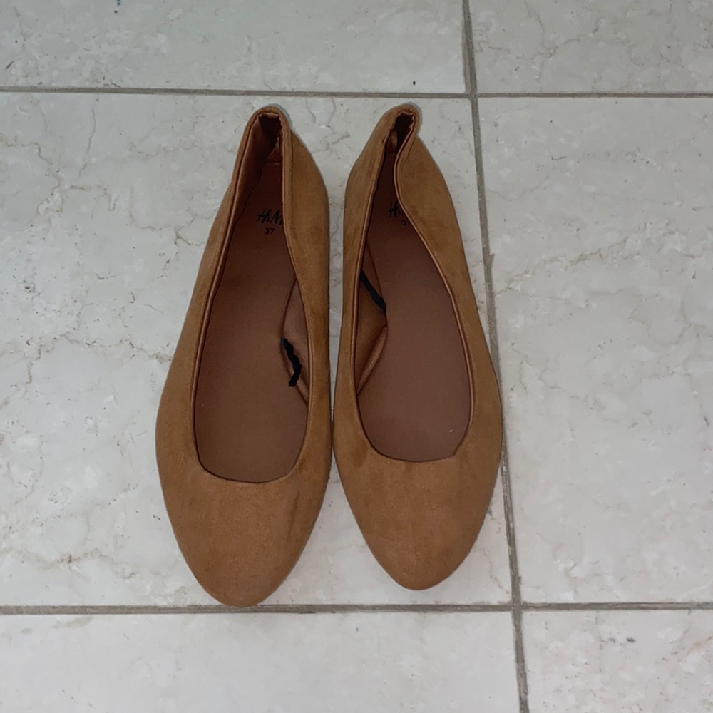 H&m women’s size 37 or us 6.5 tan suede flats